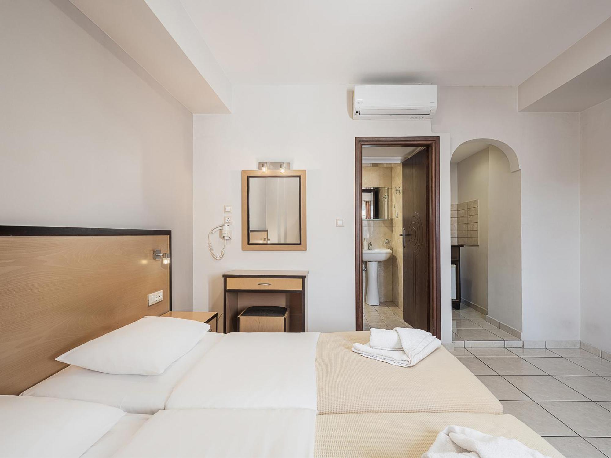 Theofilos City Hotel خانيا المظهر الخارجي الصورة